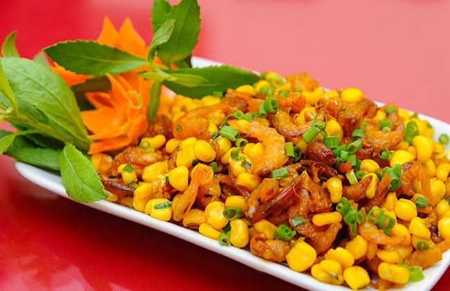 Bắp xào tôm khô với hành lá