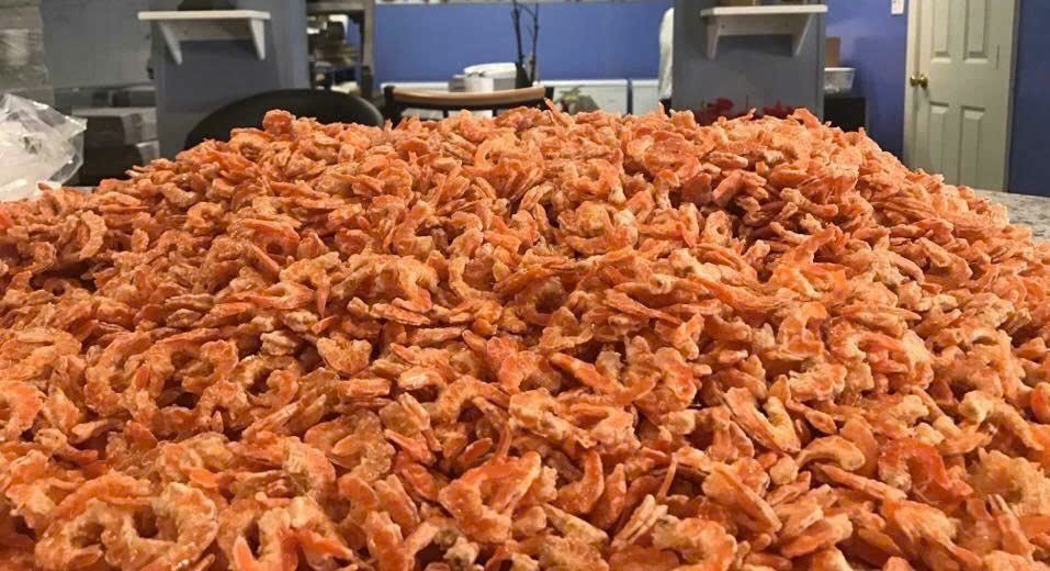 Mẻ tôm khô mới ra lò tại xưởng Tôm Khô Kayxon, Louisiana